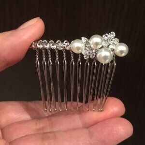 New_ Rhinestone and Faux Pearl Hair Comb